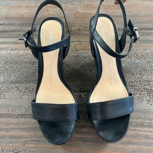GUC Gianni Bini Black Leather Wedges Size 8